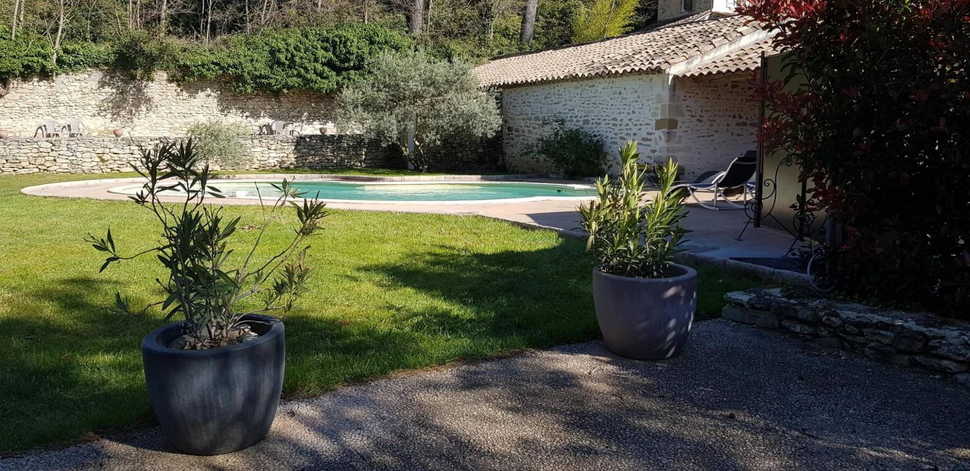 Enclave des Papes, superbe habitation dans résidence pleine de charme -Idéale résidence de vacances