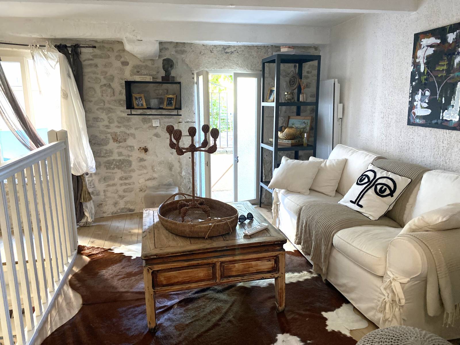 A vendre, Maison de village restaurée et meublée à Taulignan  terrasse tropézienne, 2 chambres