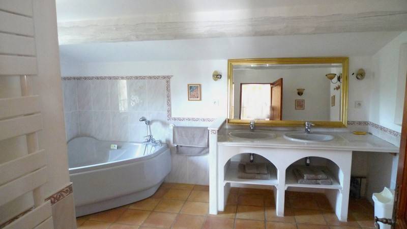 Villa à vendre Drôme Provençale, calme, non isolé Villa à vendre Drôme Provençale, A la sortie d'un village tous commerces calme, non isolé