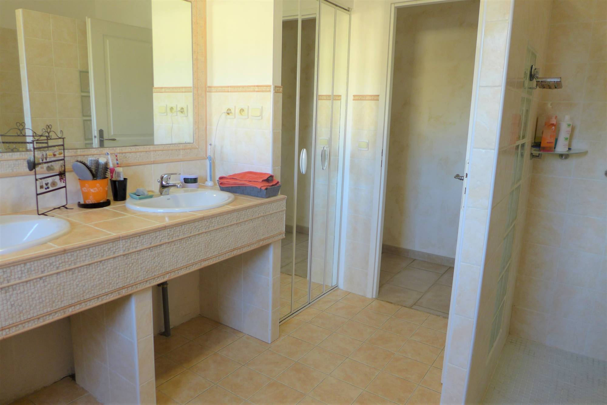 Dans quartier résidentiel, villa plain-pied VENDUE PAR NOS SOINS St Paul 3 Châteaux  