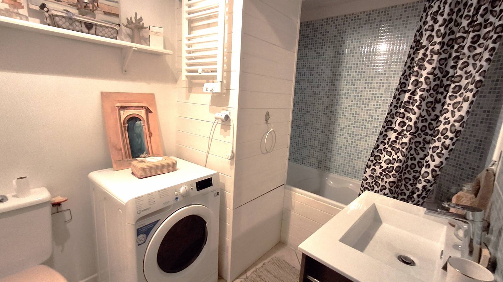 A vendre, Maison de village restaurée et meublée à Taulignan  terrasse tropézienne, 2 chambres