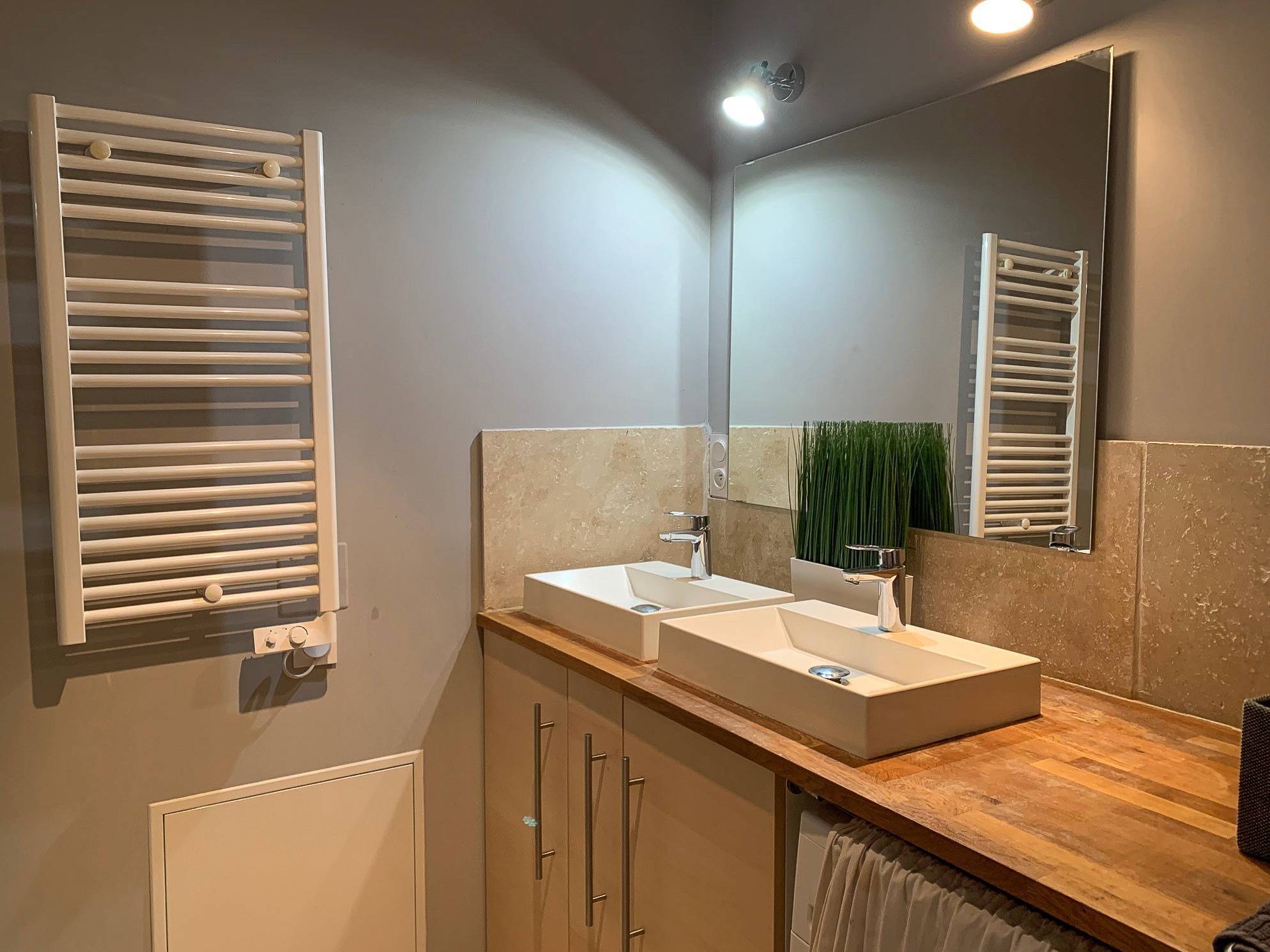  Drôme Provençale, dans copro de caractère avec piscine,  COMPROMIS DE VENTE en cours 