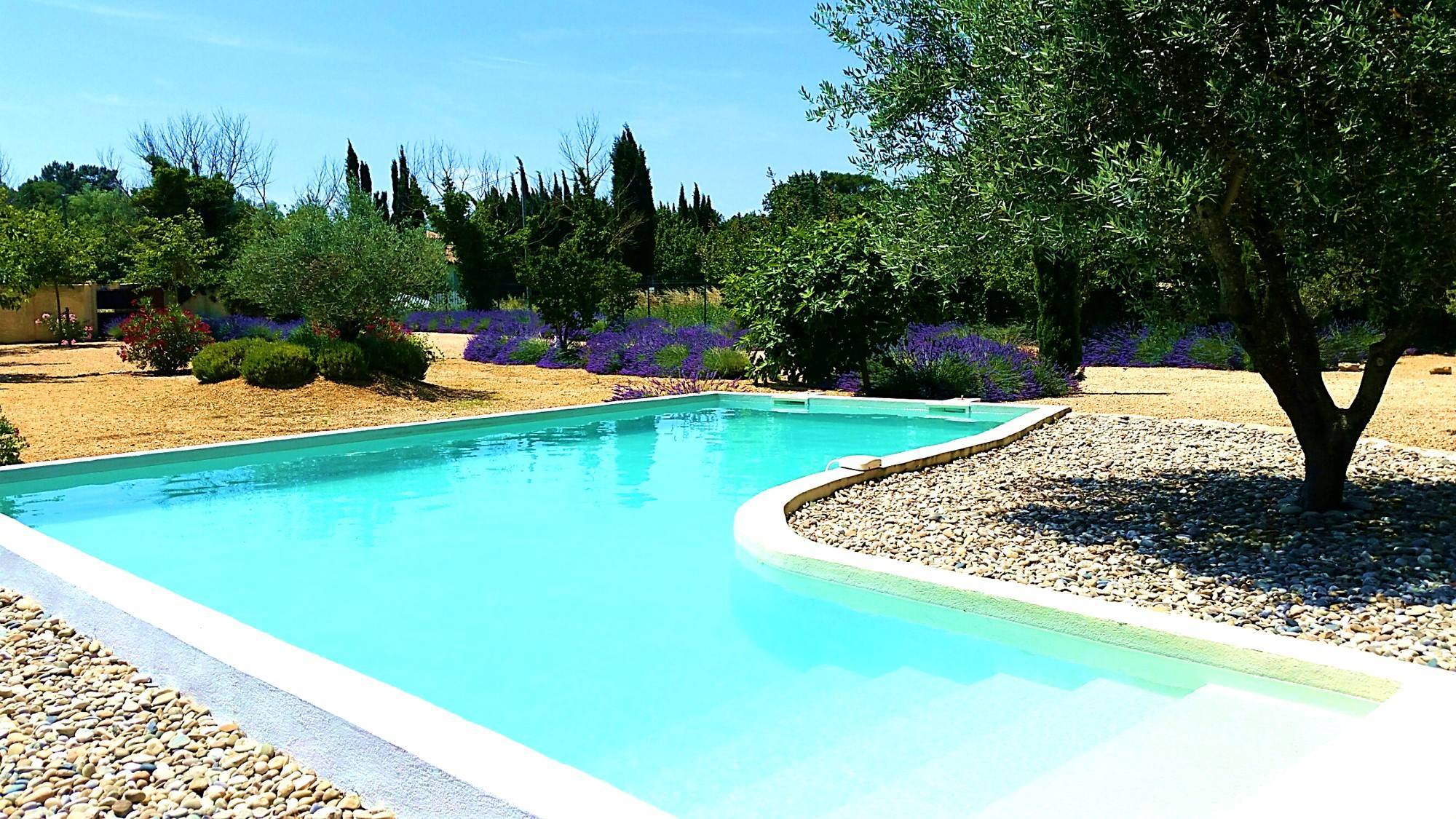 Mas Provencal avec piscine vendu par l'agence Christine Miranda à Uchaux