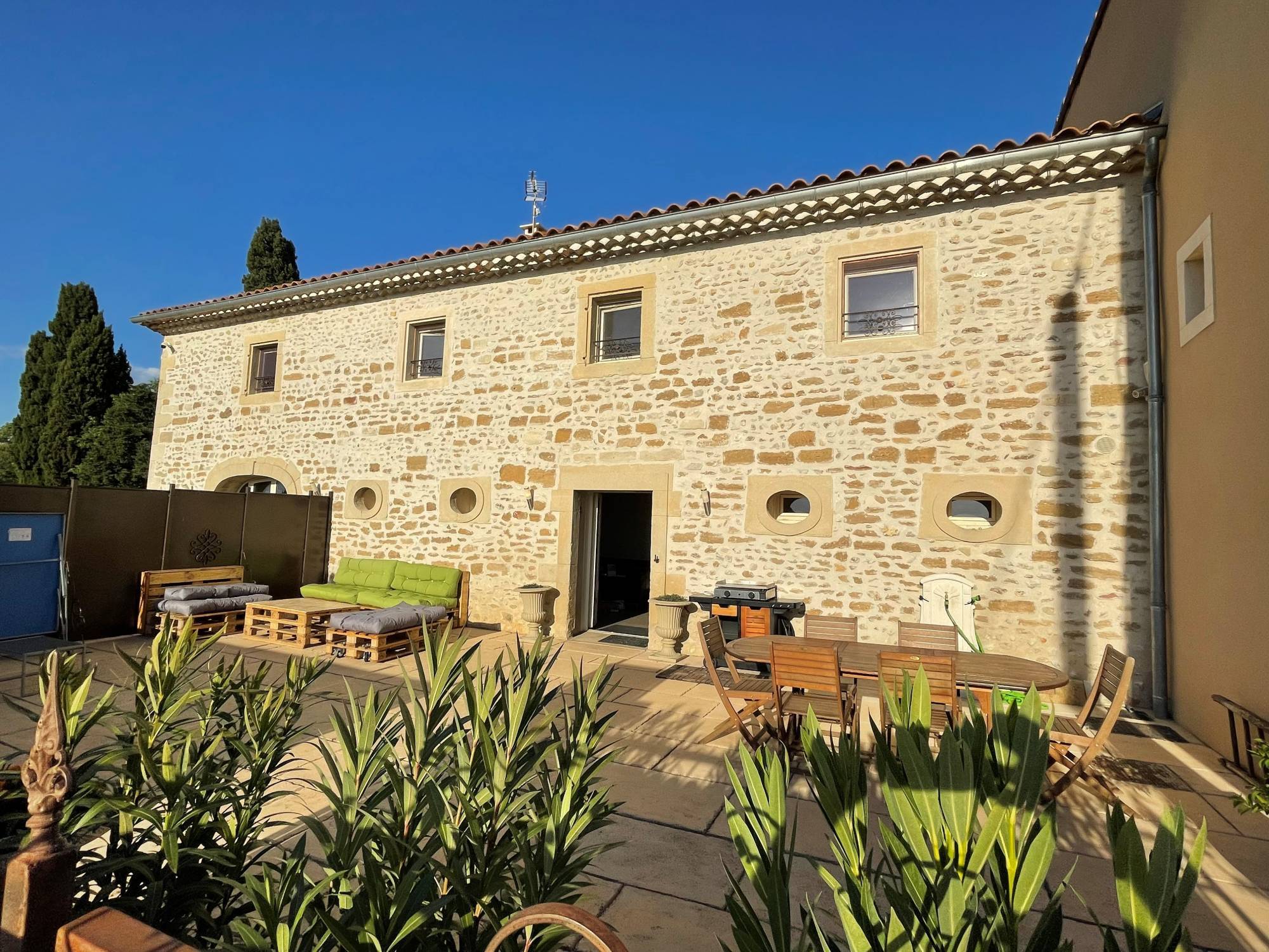 Enclave des Papes, superbe habitation dans résidence pleine de charme -Idéale résidence de vacances