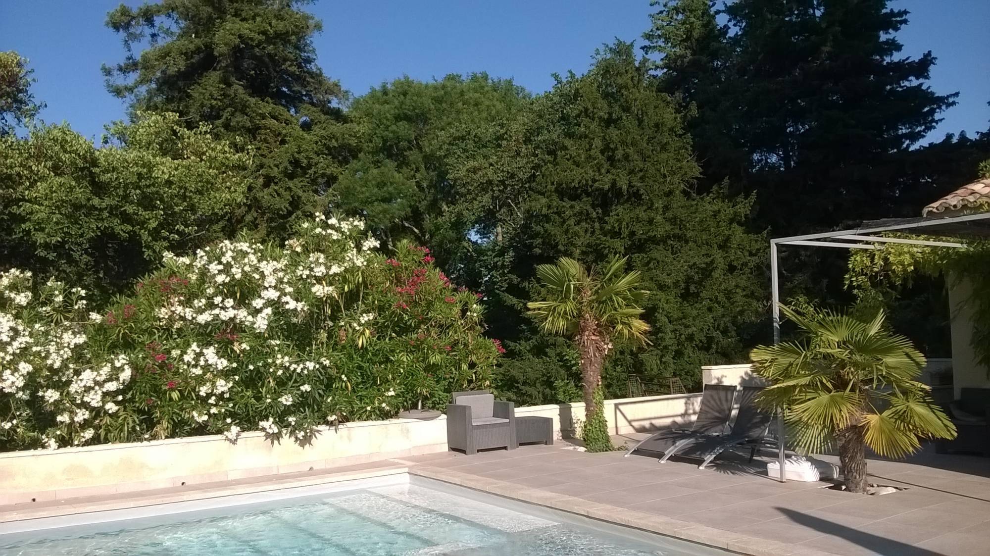 A vendre dans copropriété en pierre, duplex avec cour intérieur et terrasse