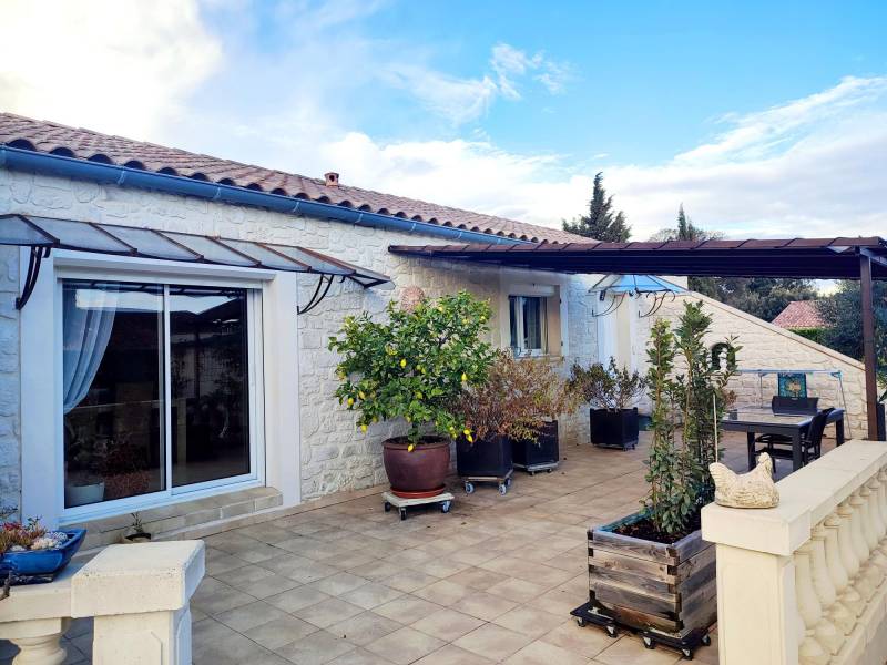 A vendre villa de 133m2 de plain pied Donzère Quartier résidentiel et calme jacuzzi