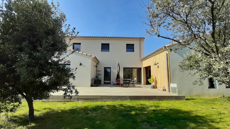 Drôme Provençale, Villa contemporaine à vendre , en position dominante.