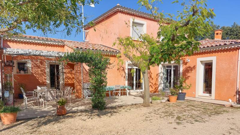 Réf 4245- A vendre villa dans bel environnement SUZE LA ROUSSE  