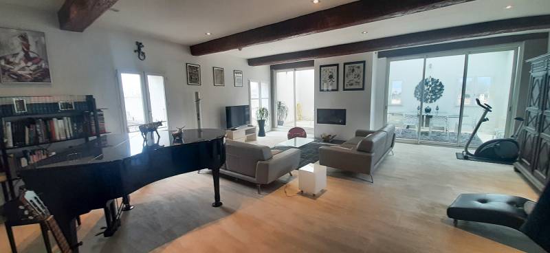 A vendre, Appartement de standing de 220m² dans copropriété avec ascenseur, Au coeur de Montélimar, dans son centre ancien 3 ch. 3 bains, terrasses, hammam,