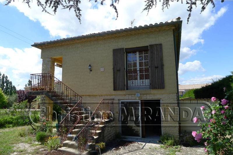 Villa A 2 pas du centre St Paul 3 Châteaux Villa A 2 pas du centre Dans quartier calme St Paul 3 Châteaux