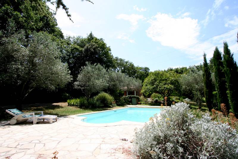 Villa A 2 pas du centre de St Paul 3 Châteaux plain pied Villa A 2 pas du centre de St Paul 3 Châteaux Quartier très résidentiel plain pied