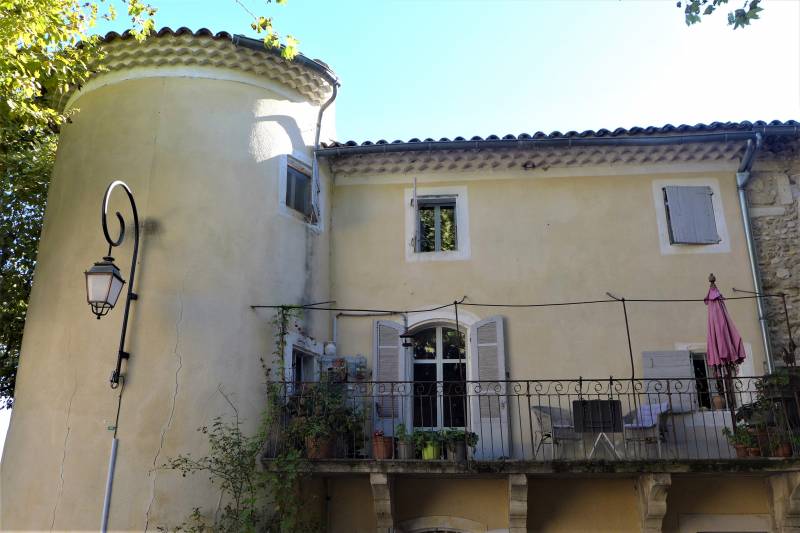 A vendre, Enclave des Papes, Maison de village du 18ème, 3 chambres, 3 bains, terrasses Valréas  - Ref : 3886MPL - 280 000 €