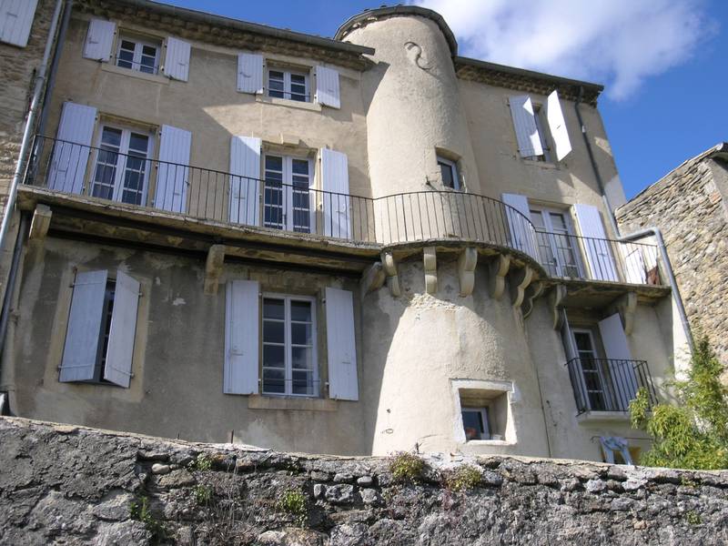 Maison de village à vendre  Drôme Provençale Terrasse et piscine Maison de village à vendre  Drôme Provençale COMPROMIS EN COURS Terrasse et piscine