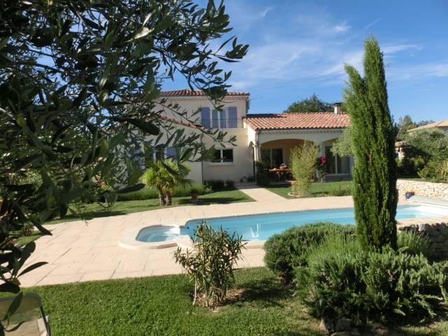 A vendre Villa  A 8km de Grignan parfaitement entretenue A vendre Villa  A 8km de Grignan Quartier résidentiel parfaitement entretenue