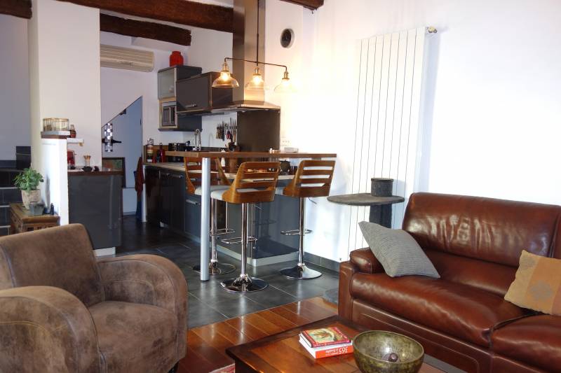 Maison de ville 84m² entièrement rénovée, 3 chbres, 2 terrasses et patio. A ETE VENDU Pont Saint Esprit  -Ref: 4076RV