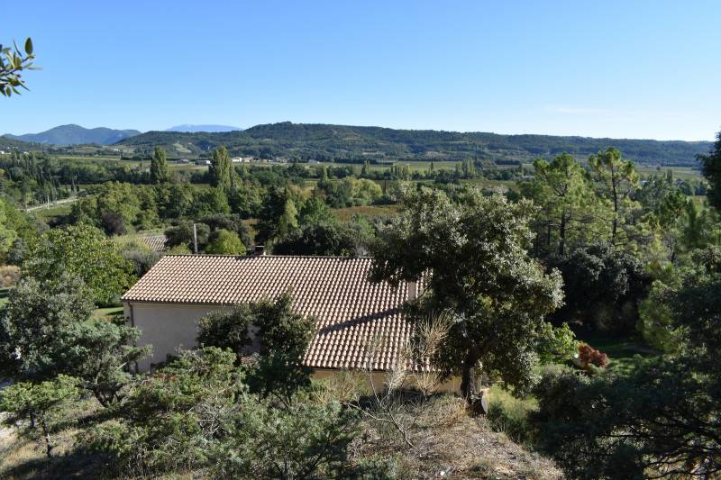 Villa de caractère de 120m² sur 6970m² de terrain, vendue par christine Miranda Immobilier EXCLUSIVITÉ Drôme provençale, à 10mn de Nyons En campagne, non isolée, un coin de paradis! - Ref : 4045