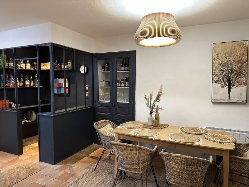 Maison centre ville rénovée avec goût. terrasse tropézienne A ETE VENDUE PAR NOS SOINS   - Ref  4104RV