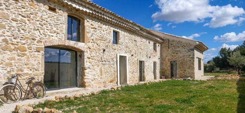 Réf- 4317-A vendre maison en pierre entièrement rénové Entre Bollène et Rochegude  