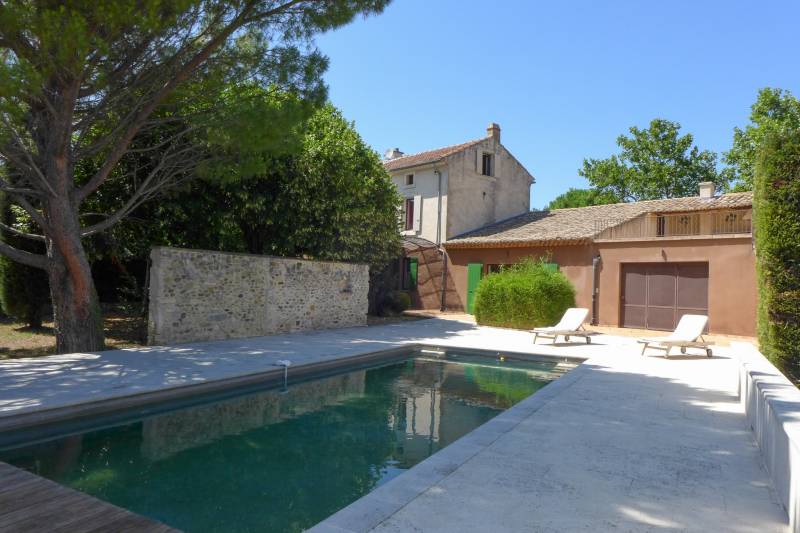 à 10mn de Nyons, belle maison de village restaurée SOUS OFFRE 6 chambres, jardin, piscine et espace parking Belle vue Ventoux à l'étage! 