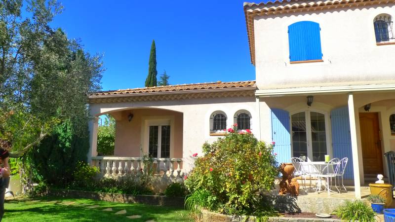 villa de 128m² avec jardin et garage COMPROMIS EN COURS DE PRÉPARATION quartier très calme de Bollène 2 ch de plain-pied 