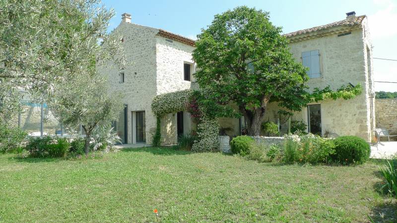 Un mas de village avec jolie vue dégagée 