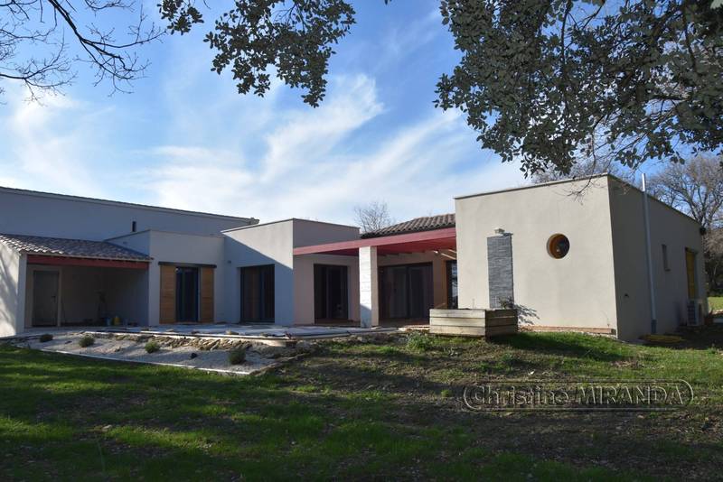 Villa de construction moderne et récente proche Saint Paul 3 Châteaux