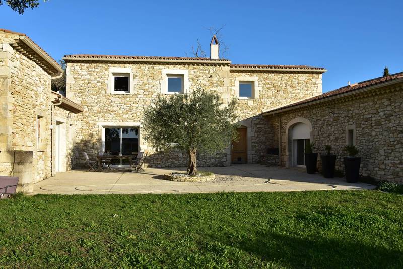 Ferme restaurée à vendre secteur Saint Paul Trois Châteaux, vue dégagée sur le Mont Ventoux et les Dentelles de Montmirail