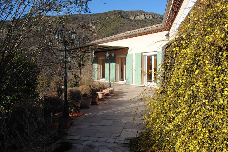 Villa de plain pied dans environnement exceptionnel -15mn de Nyons 