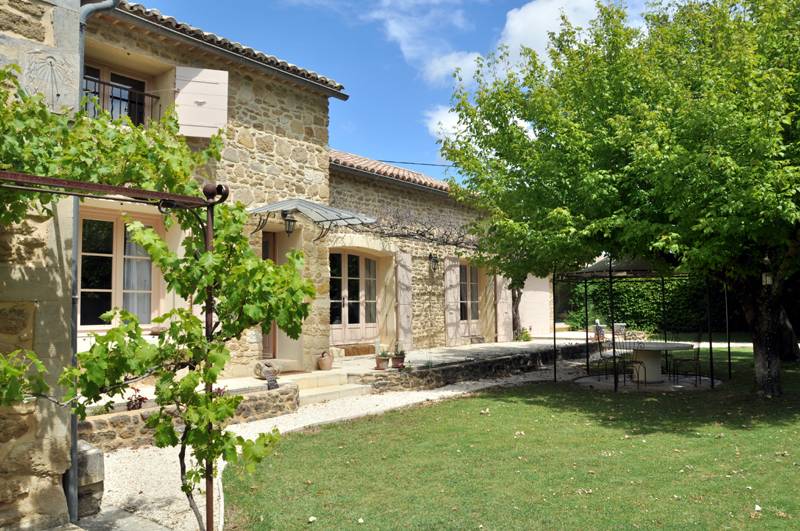 Mas de village restauré Enclave des Papes Aucune nuisance Mas de village restauré Enclave des Papes VENDU PAR NOS SOINS Aucune nuisance