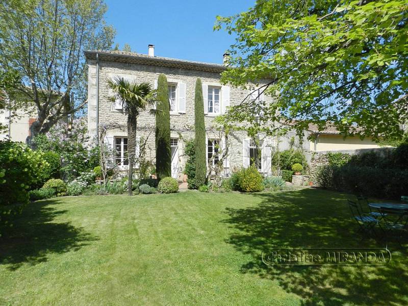 Très belle maison de village en plein cœur d'un village du Haut Vaucluse