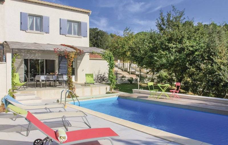 Villa à vendre proche de Suze la Rouse 