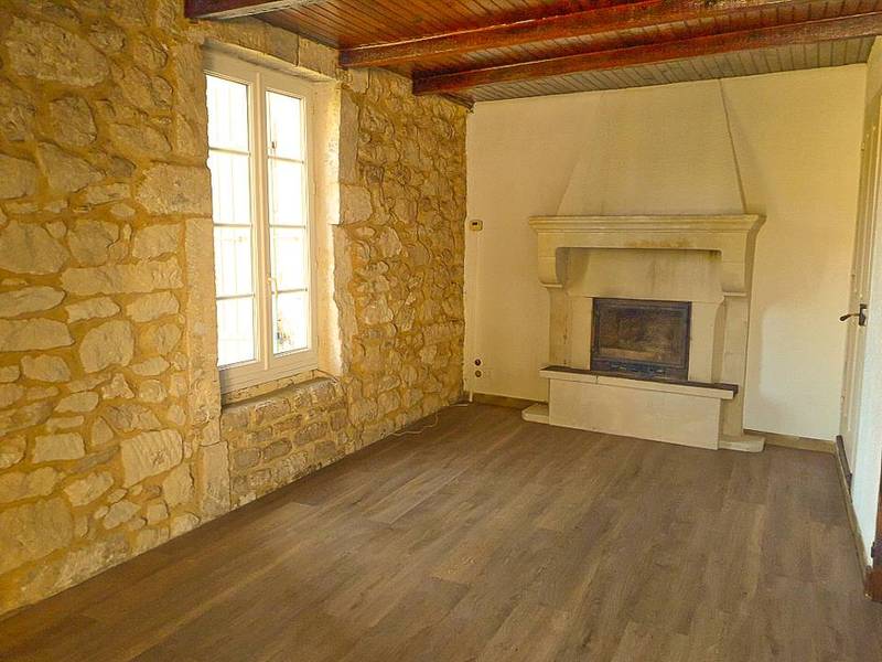 Au coeur d'un charment village,  maison  avec jardin   