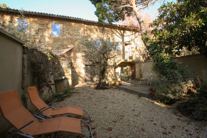  Enclave des Papes, dans copropriété  avec cour intérieure et terrasse, VENDU PAR NOS SOINS