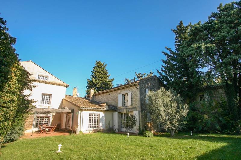 A vendre,  St Paul 3 Châteaux, dans un écrin de verdure, Mas  avec terrain et piscine