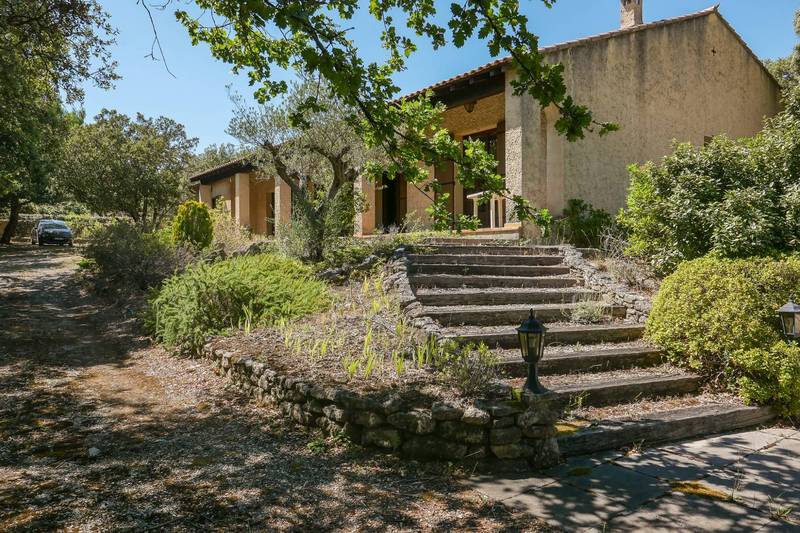  St Restitut, villa de plain pied, volumes, luminosité, piscine, COMPROMIS EN COURS DE PRÉPARATION PAR NOS SOINS