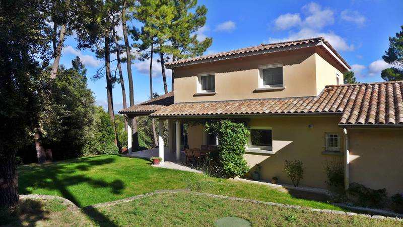 Villa récente à vendre sur St Restitut  avec piscine