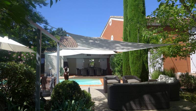 Une propriété au calme, proche axes autoroutiers 