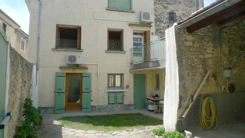 A vendre, Maison de village Saint Paul 3 Châteaux, centre ancien Jolie cour ensoleillée A vendre, Maison de village Saint Paul 3 Châteaux, centre ancien Calme Jolie cour ensoleillée