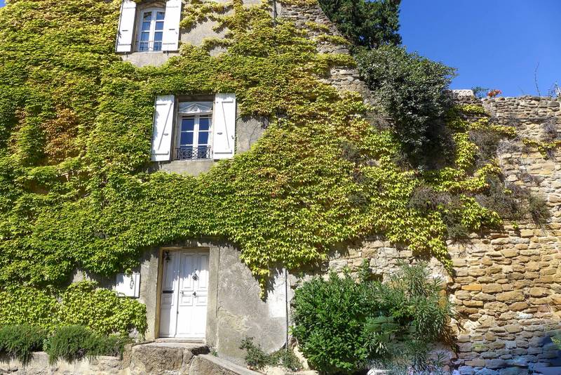 Dans un village vivant toue l'année