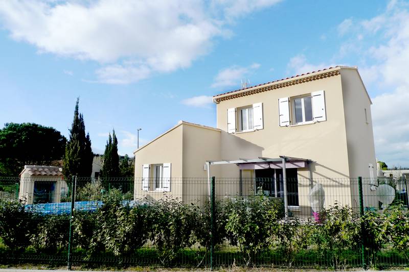 A vendre Villa  A 1,2km du centre ville parfait état A vendre Villa  A 1,2km du centre ville Quartier lôti calme parfait état