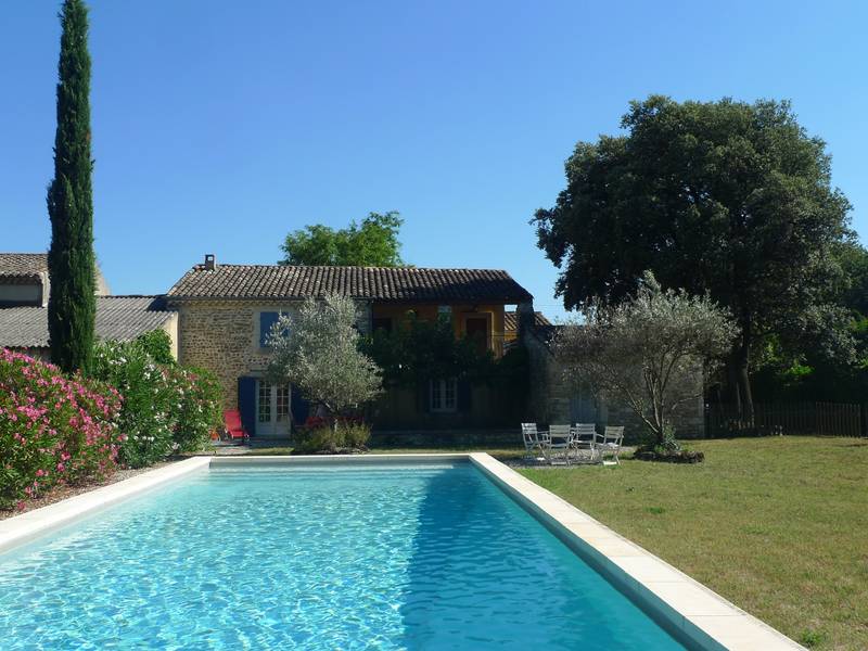 Mas de village restauré Vaucluse, Enclave des Papes Jardin piscine Mas de village restauré Vaucluse, Enclave des Papes A 1km du village Jardin piscine