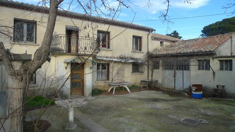 Secteur Ste Cécile les Vignes, maison de village à restaurer - vue dégagée sur la campagne. SOUS OFFRE