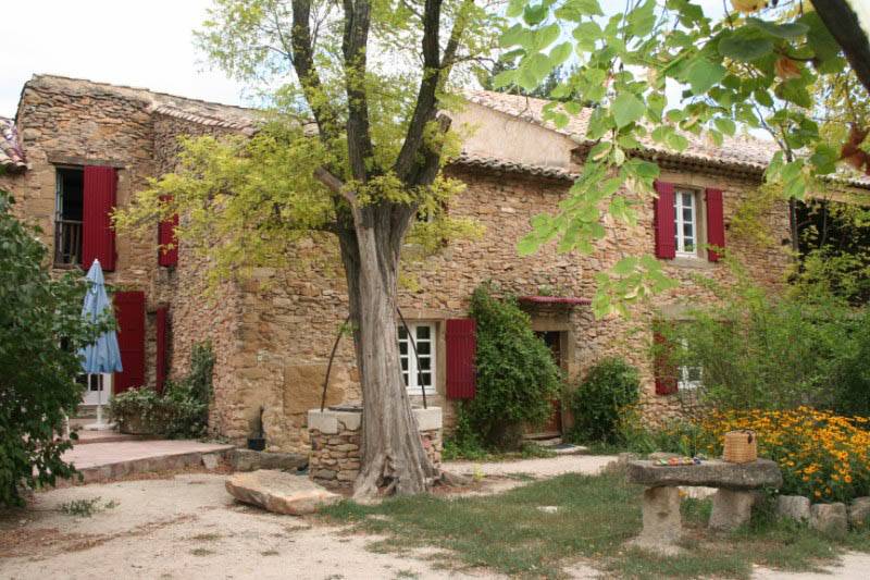 Mas Restauré Dans les bois d'Uchaux Sur la route des Côtes du Rhône Mas Restauré Dans les bois d'Uchaux Sur la route des Côtes du Rhône