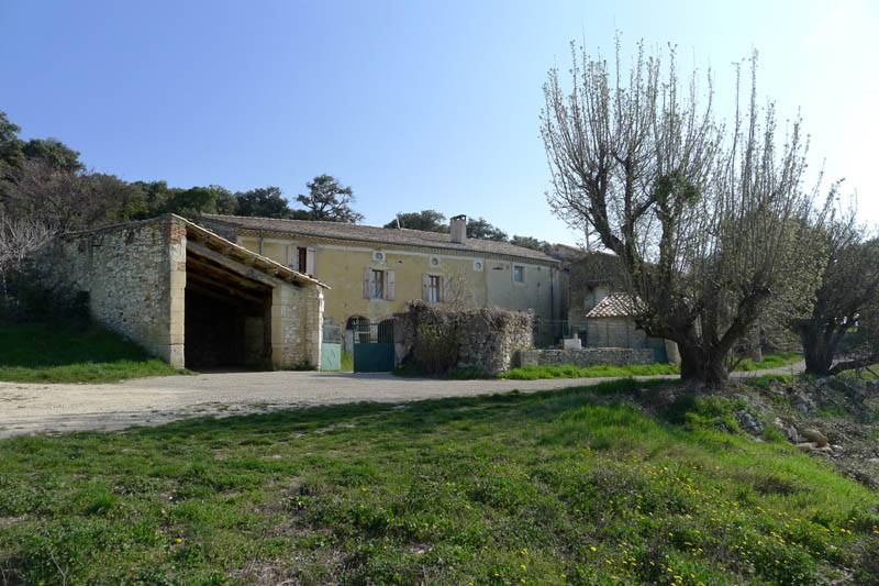 Mas en partie habitable Au Sud de Montelimar entre vignes et lavandes Mas en partie habitable Au Sud de Montelimar proche de l'abbaye d'Aiguebelle entre vignes et lavandes