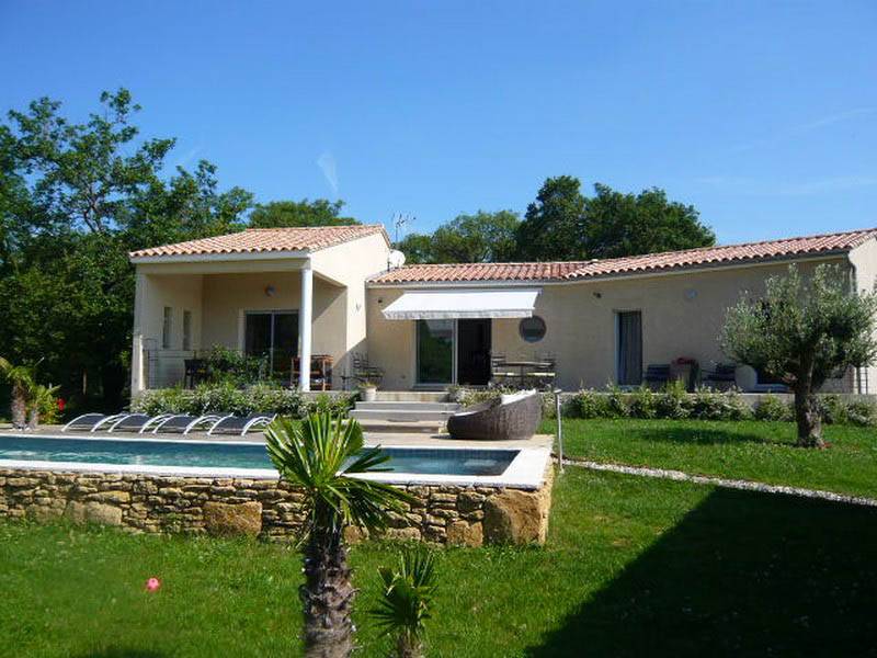 Villa  a la sortie de Grignan Marquise de Sévigné, château de Grignan Villa  a la sortie de Grignan Marquise de Sévigné, château de Grignan