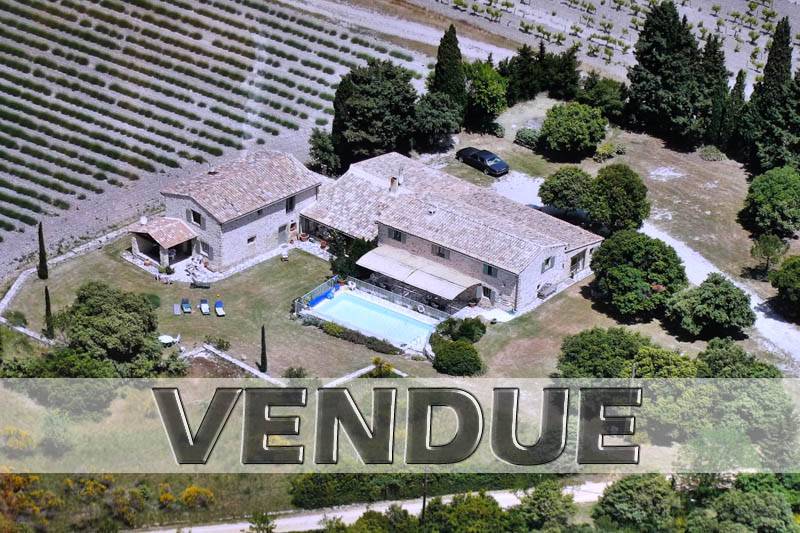 Mas Restauré UCHAUX VENDU PAR NOS SOINS Mas Restauré UCHAUX VAUCLUSE VENDU PAR NOS SOINS