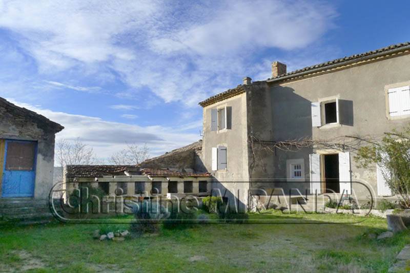 Maison de Village a renover Proche Grignan Maison de Village a renover Proche Grignan terrain et dépendances