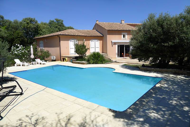 Villa à 5 mn de saint restitut dans un très beau cadre  Villa à 5 mn de saint restitut dans un très beau cadre 