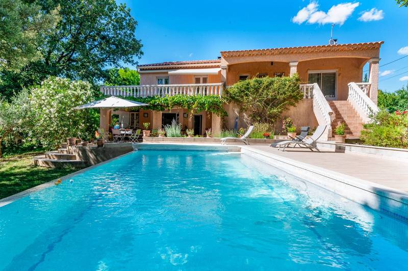 Dans un secteur recherché du haut Vaucluse, superbe maison à découvrir sans plus tarder ! Uchaux  - Ref : 3995