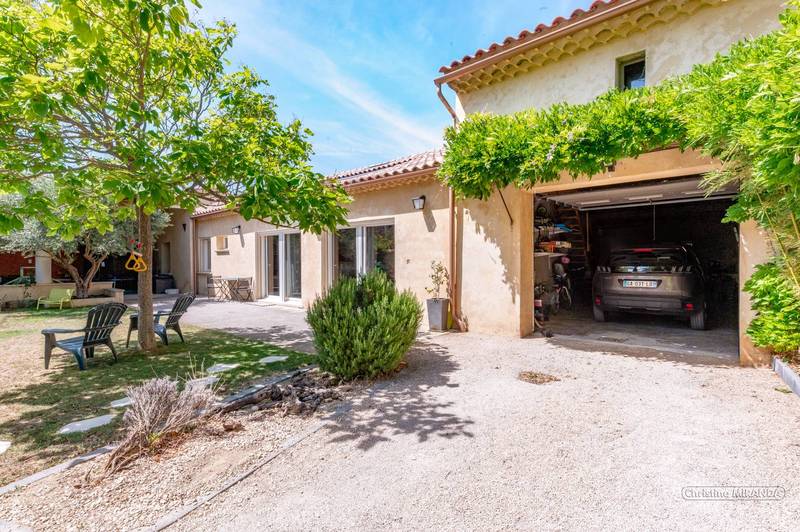 Maison style loft avec jardin et dépendances. A été vendue par nos soins Drôme Provençale  